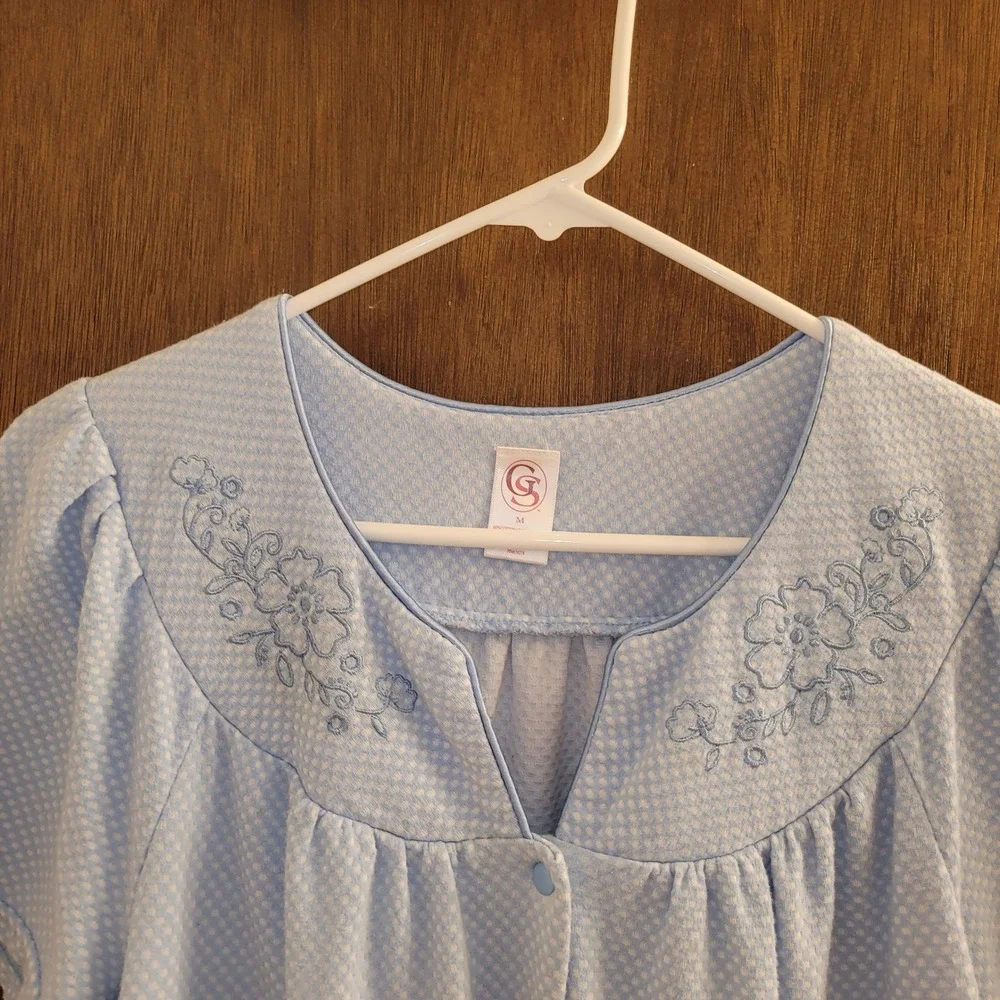 Blue Floral Embroidered Snap Front House Dress Grannycore Duster with Pockets M